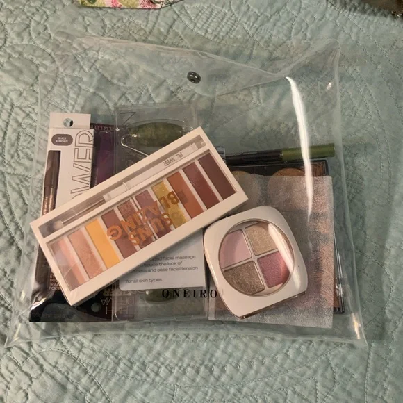 Makeup Bundle - Picture 1 of 2